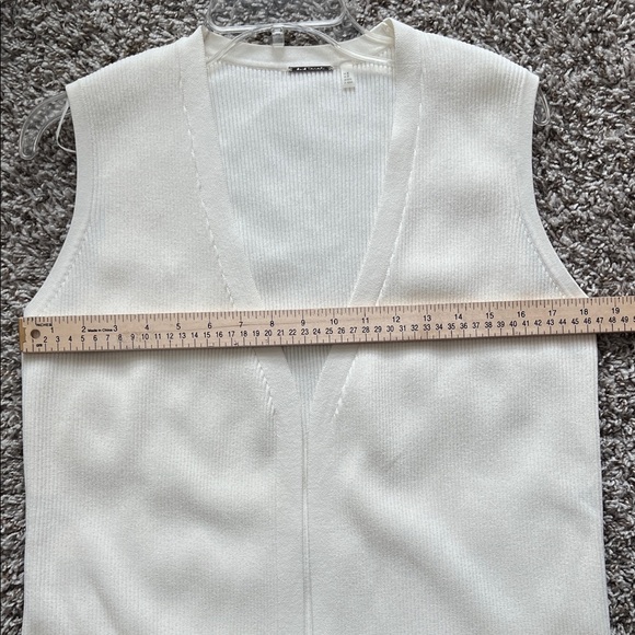 Like New! Elie Tahari Open Front Ribbed Cardigan Sleeveless in Size S - Picture 11 of 11